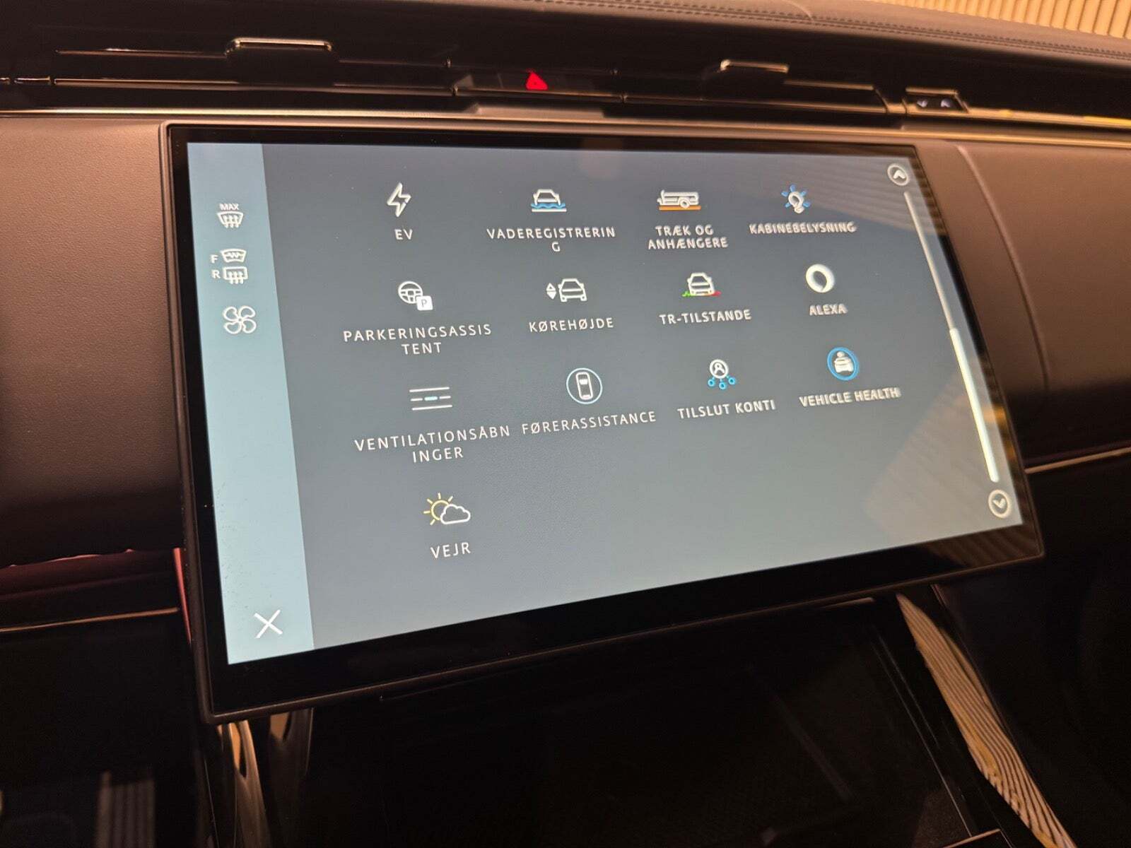 Hvid Land Rover Range Rover sport fra 2025