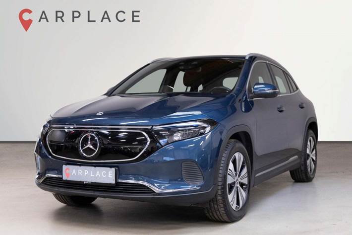 Blå Mercedes EQA250 fra 2022 set udefra