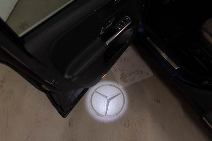 Blå Mercedes EQA250 fra 2022