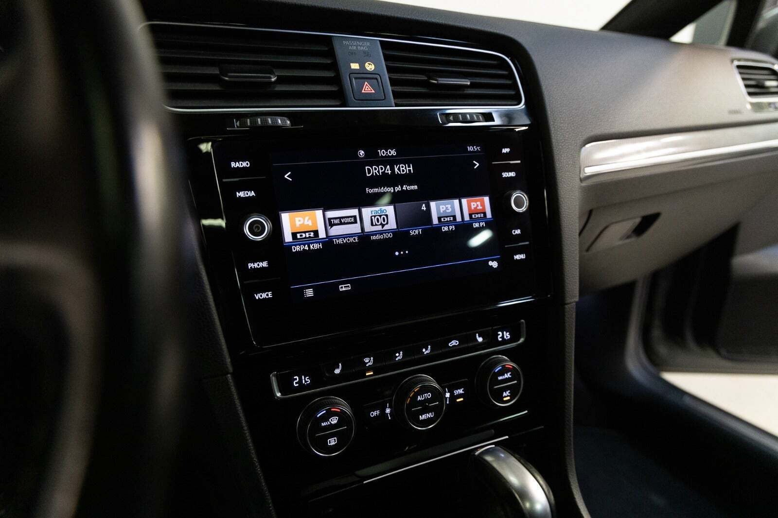 Grå VW Golf VII fra 2020