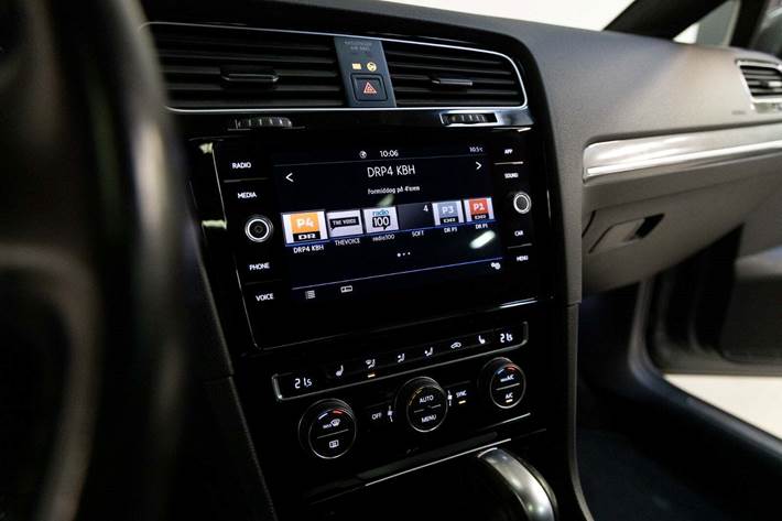 Grå VW Golf VII fra 2020