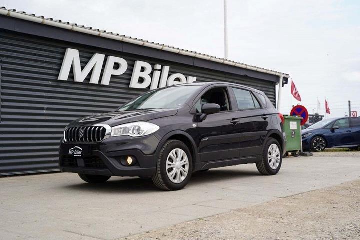 Sort Suzuki S-Cross fra 2017 set udefra