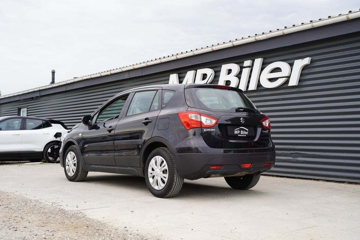 Sort Suzuki S-Cross fra 2017