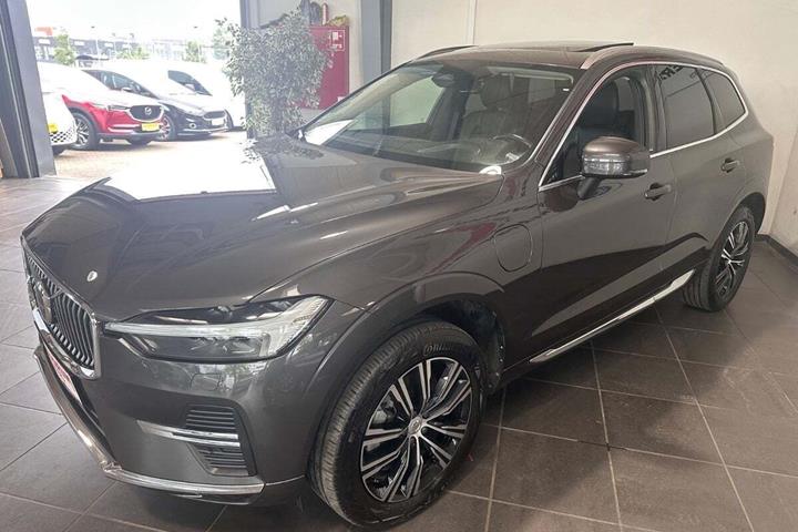 Grå Volvo XC60 fra 2022