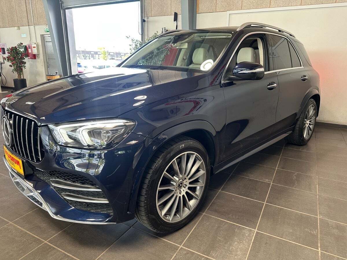Blå Mercedes GLE450 fra 2020
