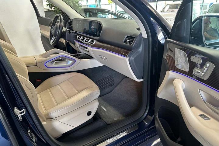 Blå Mercedes GLE450 fra 2020