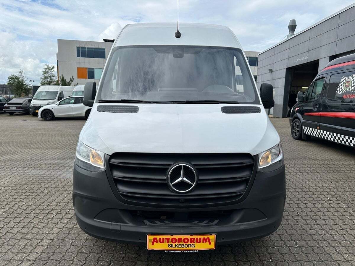 Hvid Mercedes Sprinter 317 fra 2022