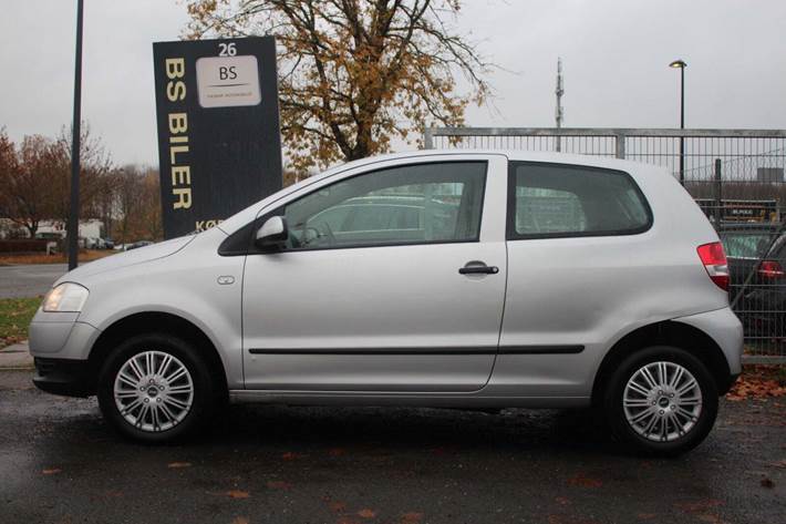 Sølv VW Fox fra 2005