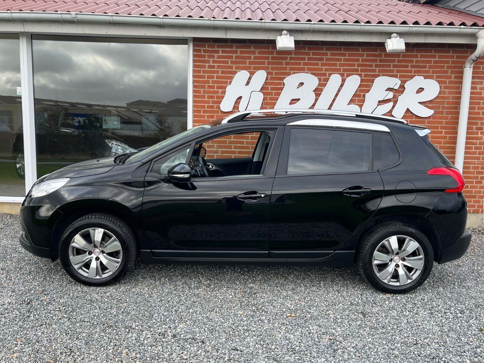 Sort Peugeot 2008 fra 2015