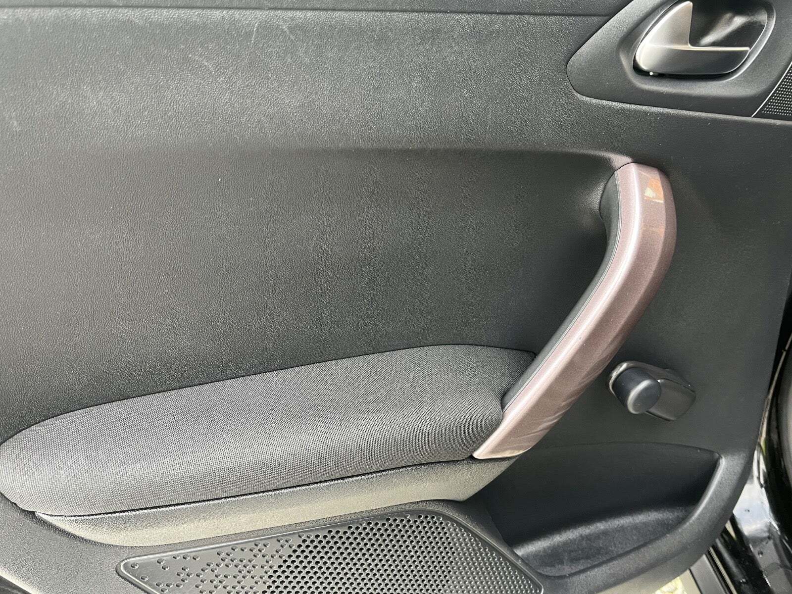 Sort Peugeot 2008 fra 2015