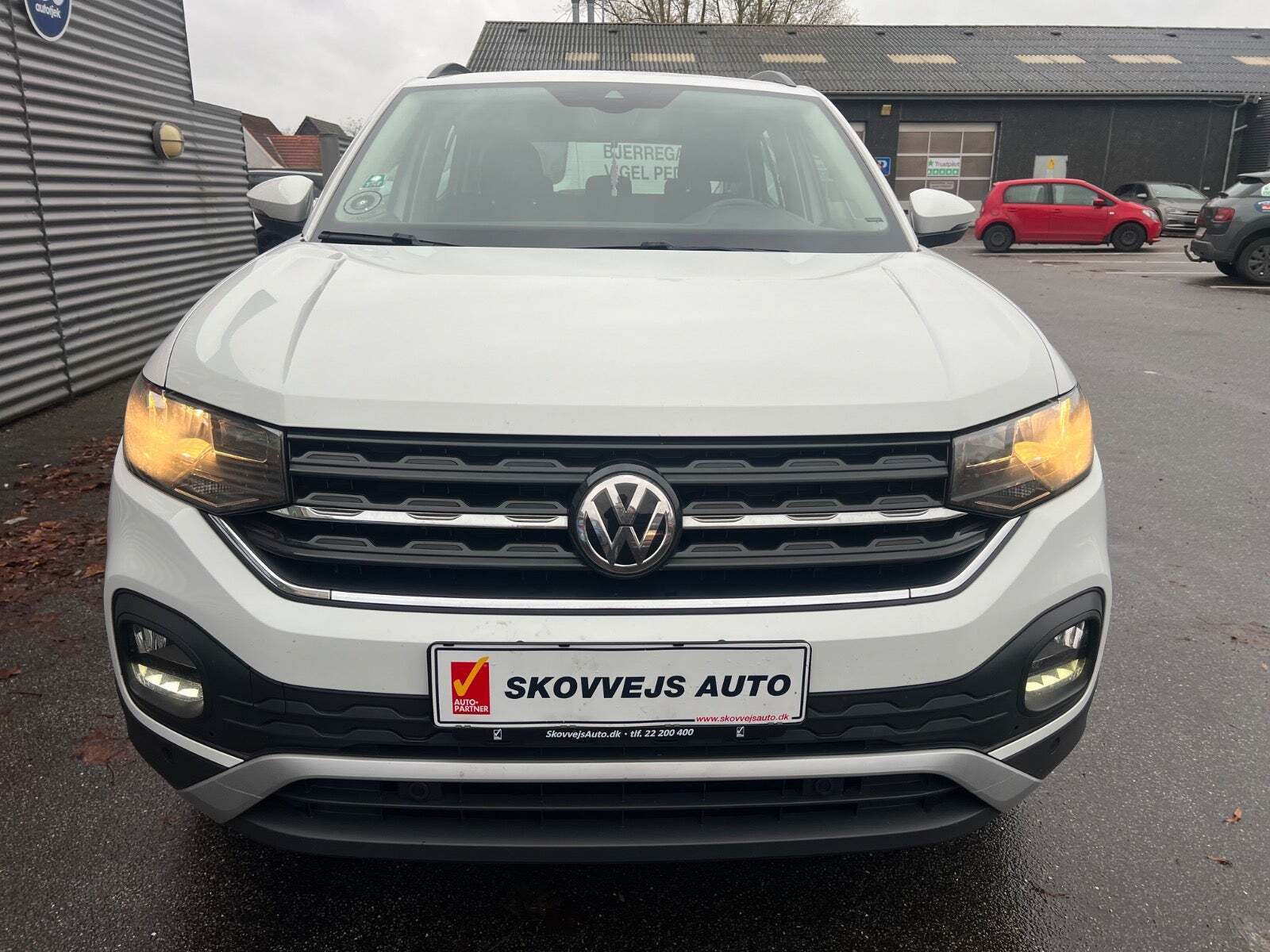 Hvid VW T-Cross fra 2020 set udefra