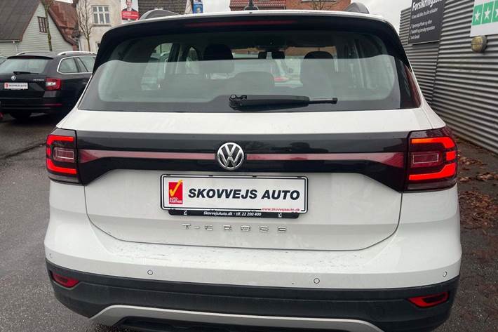 Hvid VW T-Cross fra 2020 set udefra