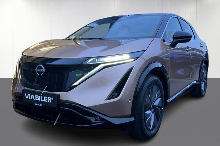 Sort Nissan Ariya fra 2025 set udefra