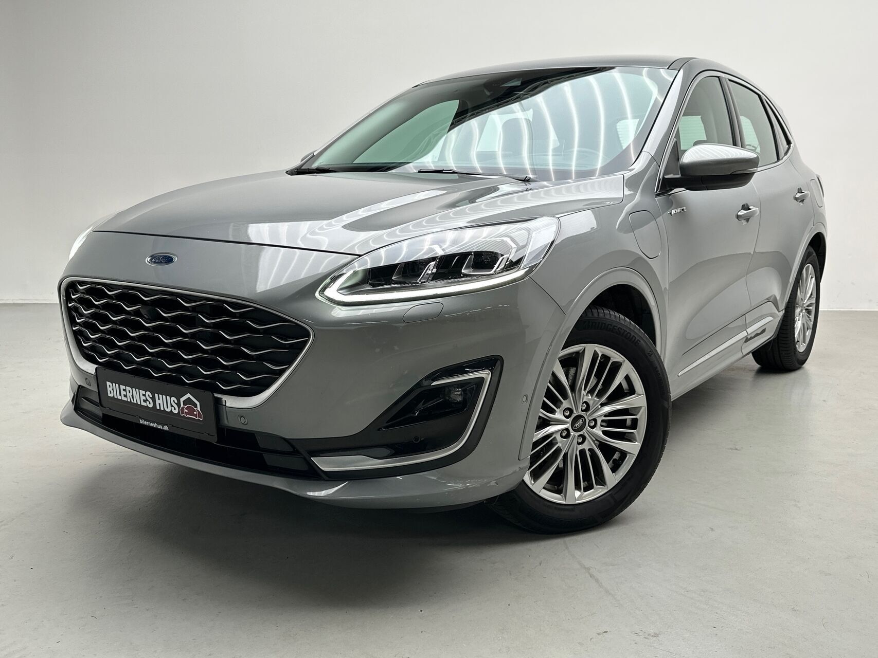 Grå Ford Kuga fra 2020