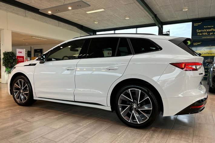Hvid Skoda Enyaq fra 2022