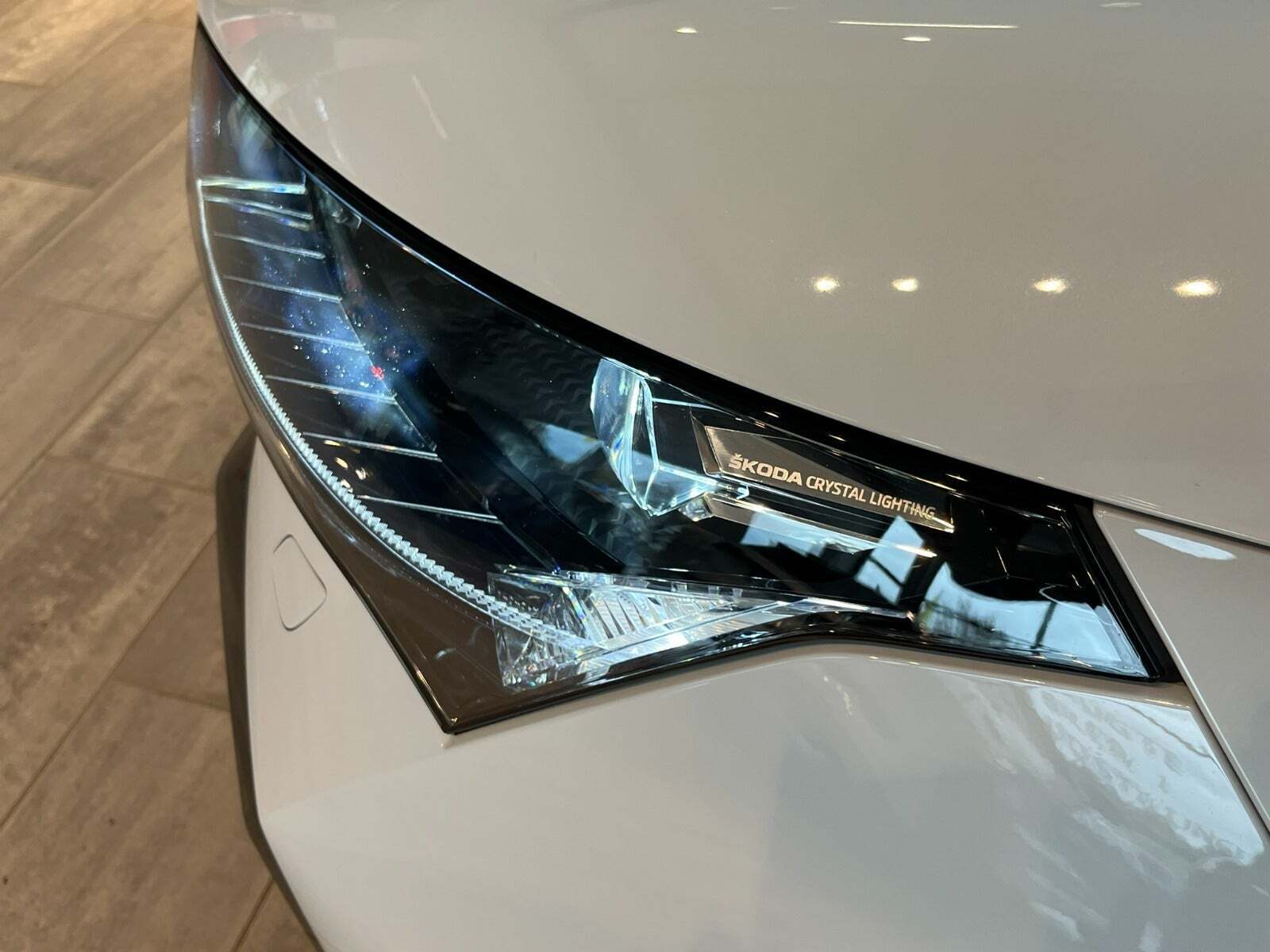 Hvid Skoda Enyaq fra 2022