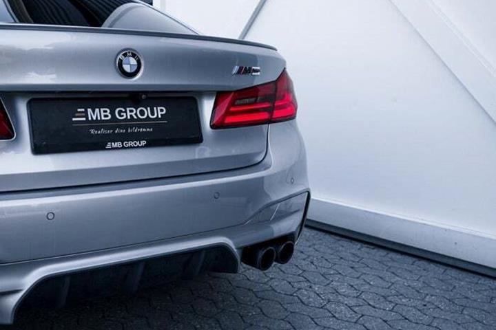 Gul BMW M5 fra 2018