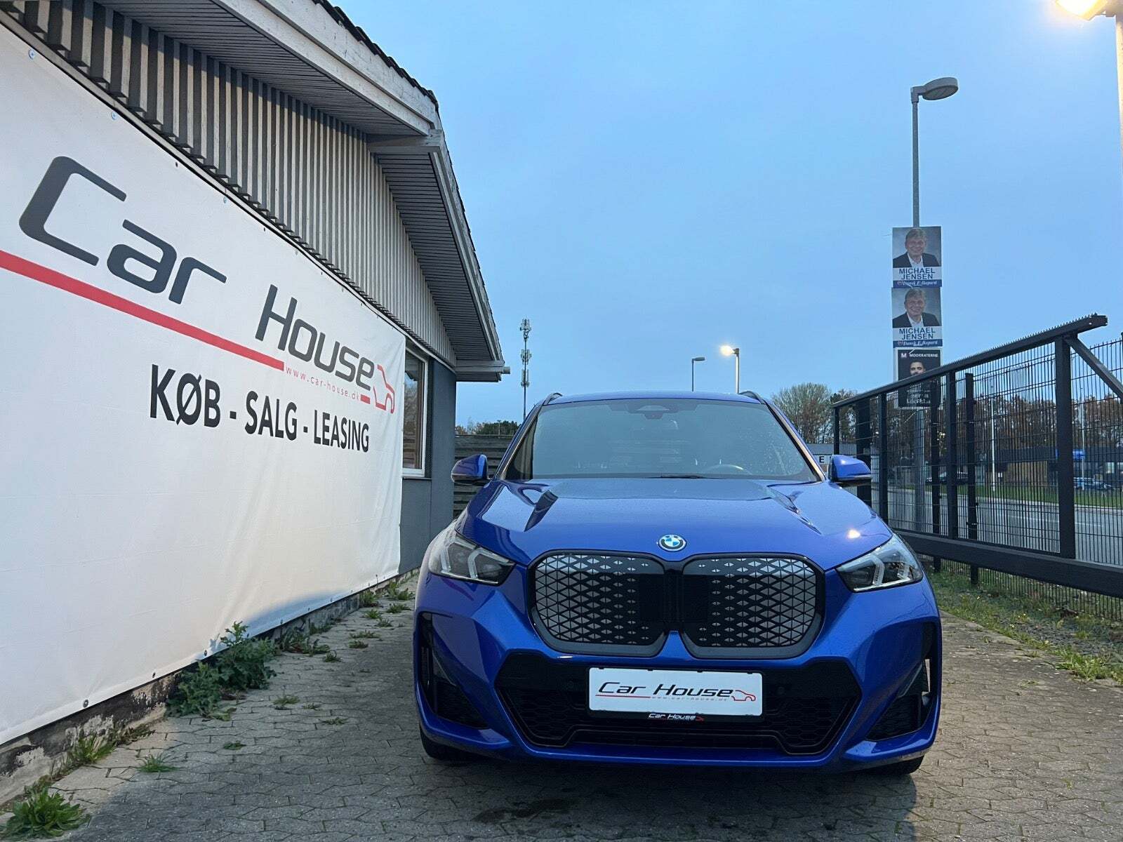 Blå BMW iX1 fra 2024