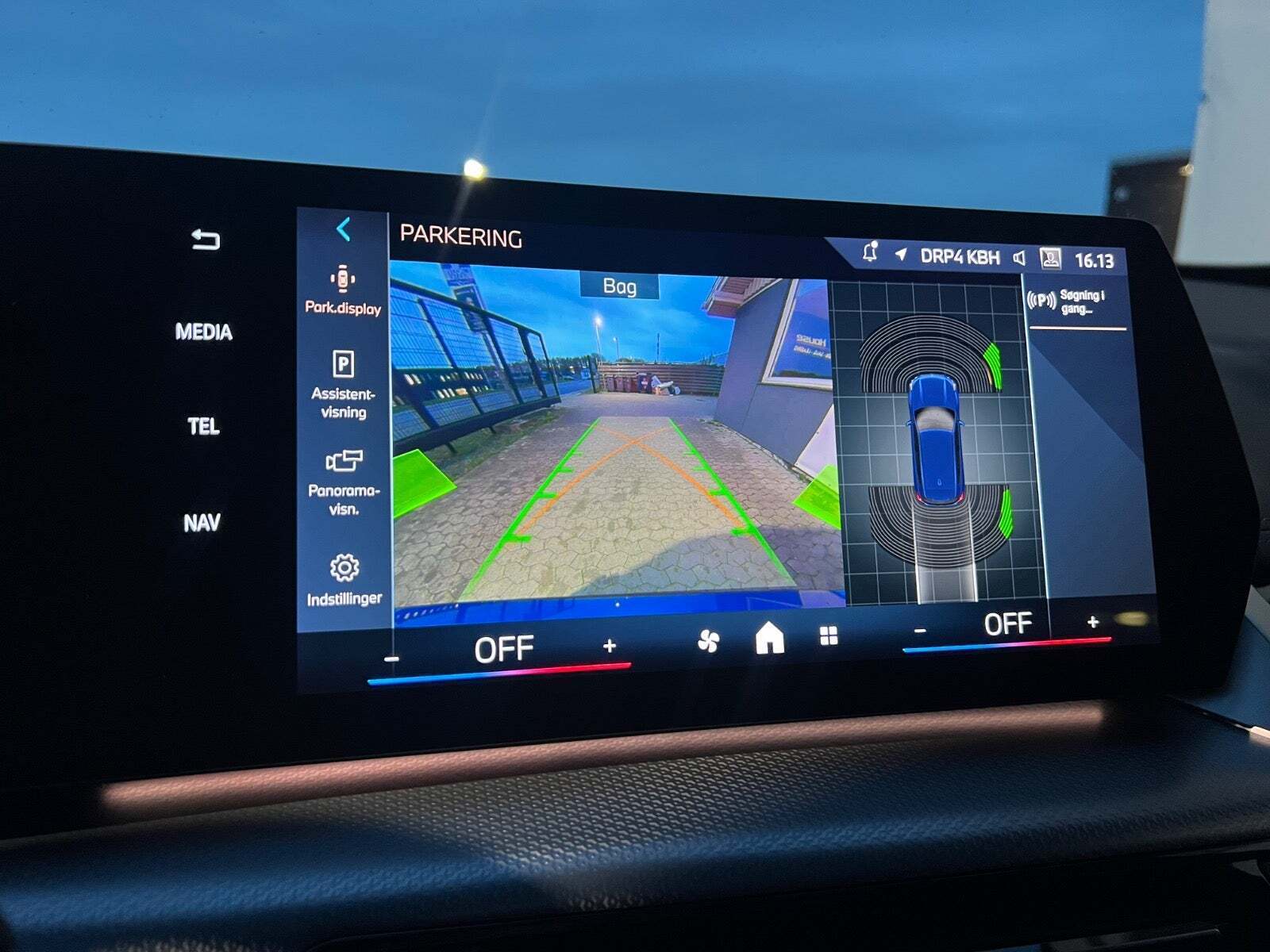 Blå BMW iX1 fra 2024