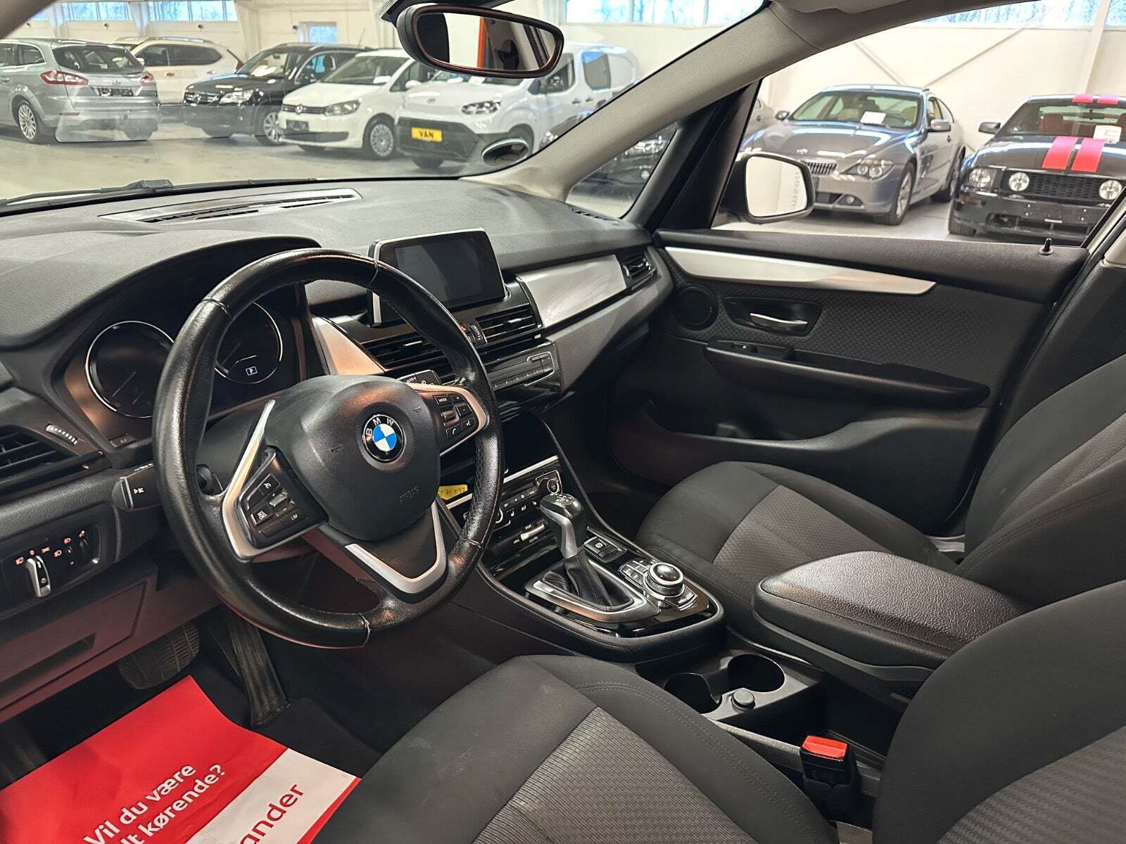 Hvid BMW 225xe fra 2020