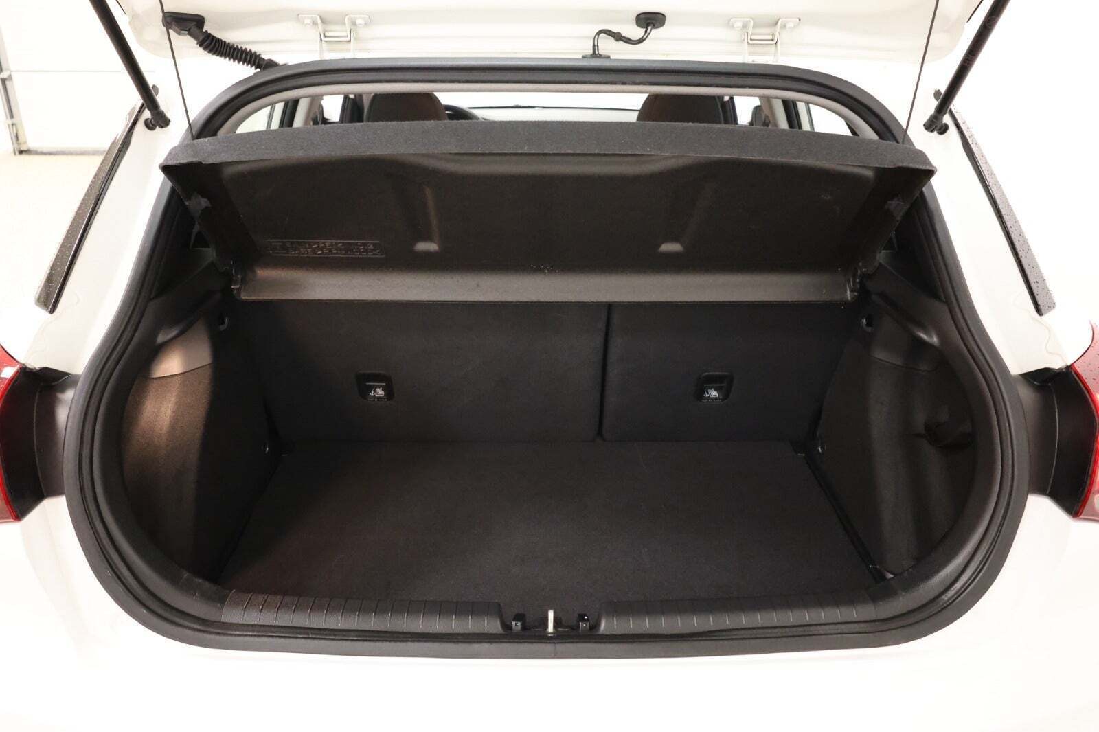 Hvid Hyundai i20 fra 2020