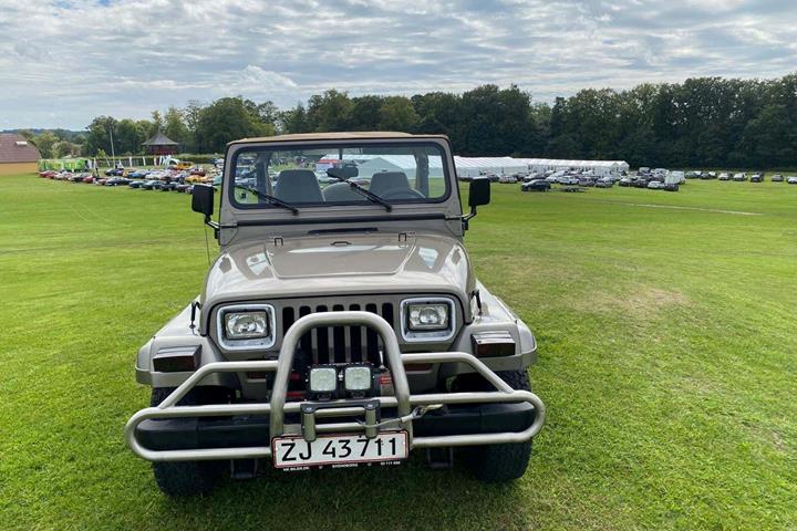 undefined Jeep Wrangler fra 1992 set udefra