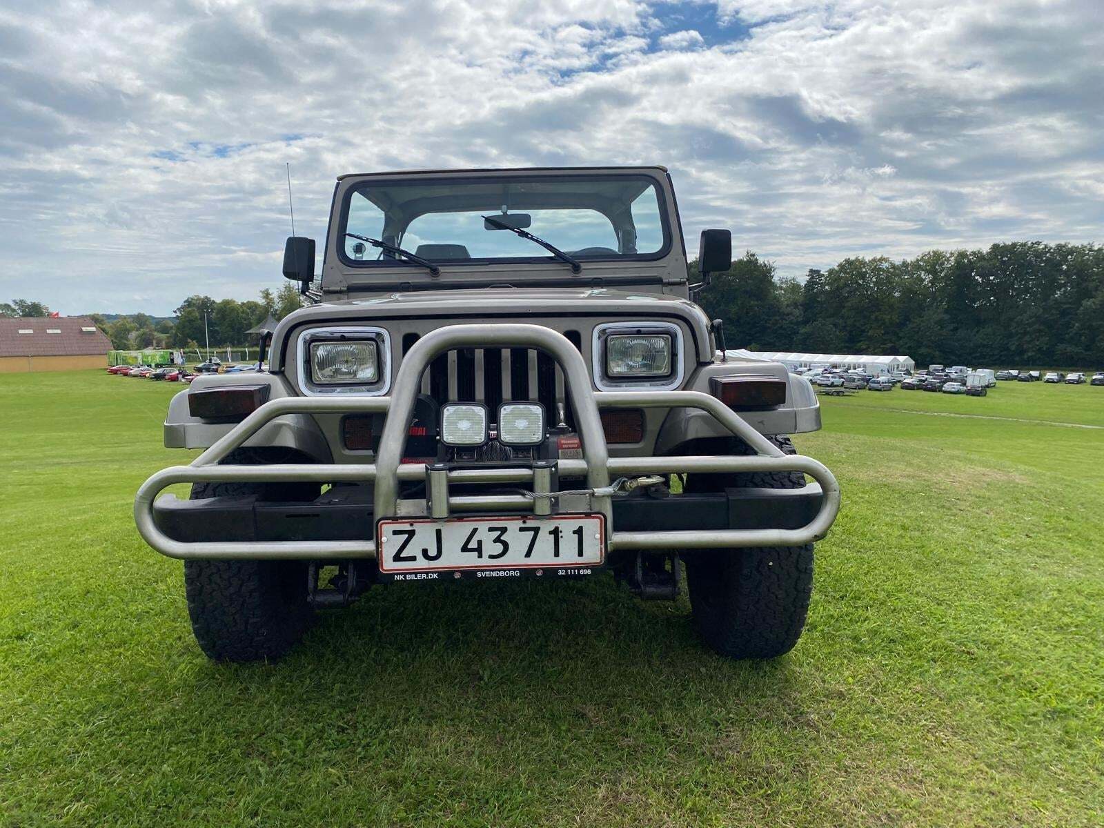 undefined Jeep Wrangler fra 1992 set udefra