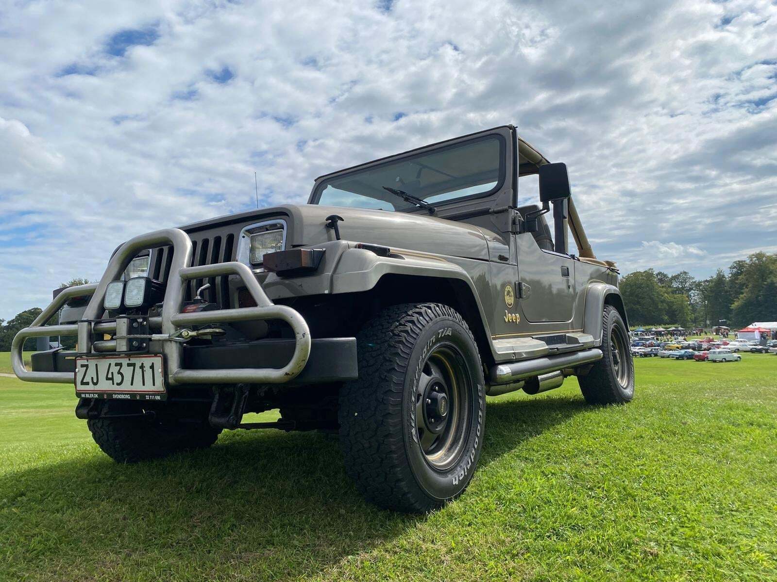 undefined Jeep Wrangler fra 1992 set udefra