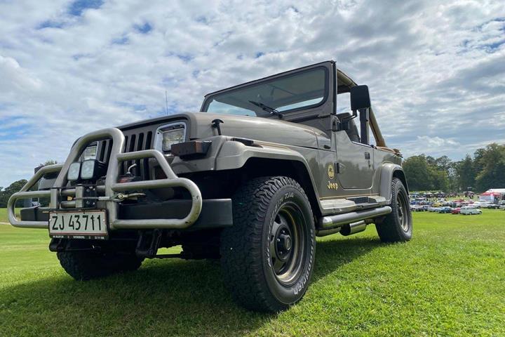 undefined Jeep Wrangler fra 1992 set udefra