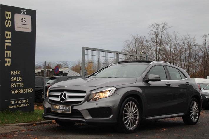 Grå Mercedes GLA250 fra 2015