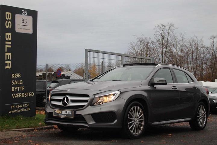 Grå Mercedes GLA250 fra 2015