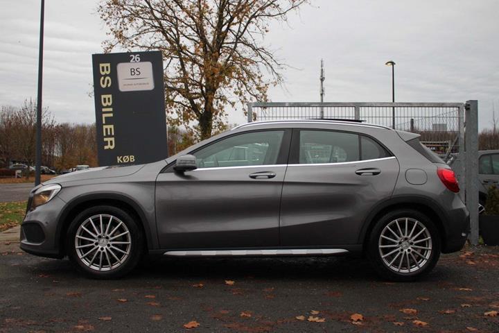 Grå Mercedes GLA250 fra 2015