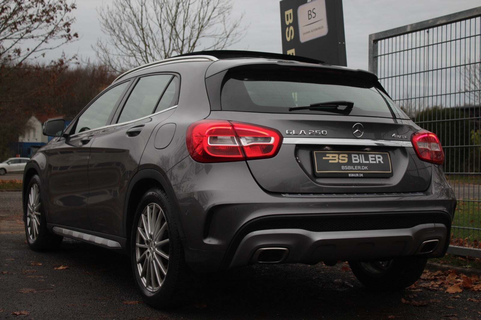 Grå Mercedes GLA250 fra 2015