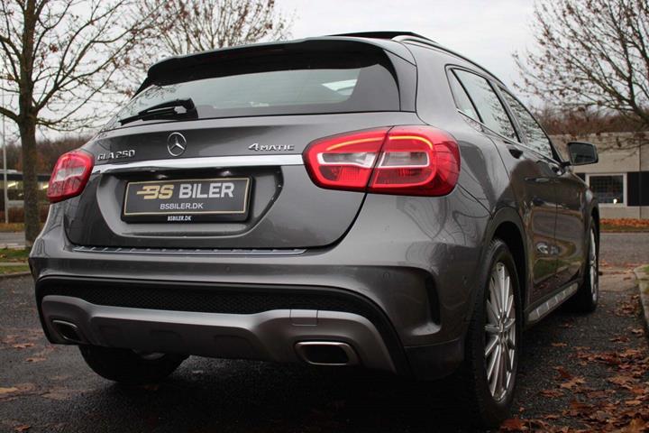 Grå Mercedes GLA250 fra 2015