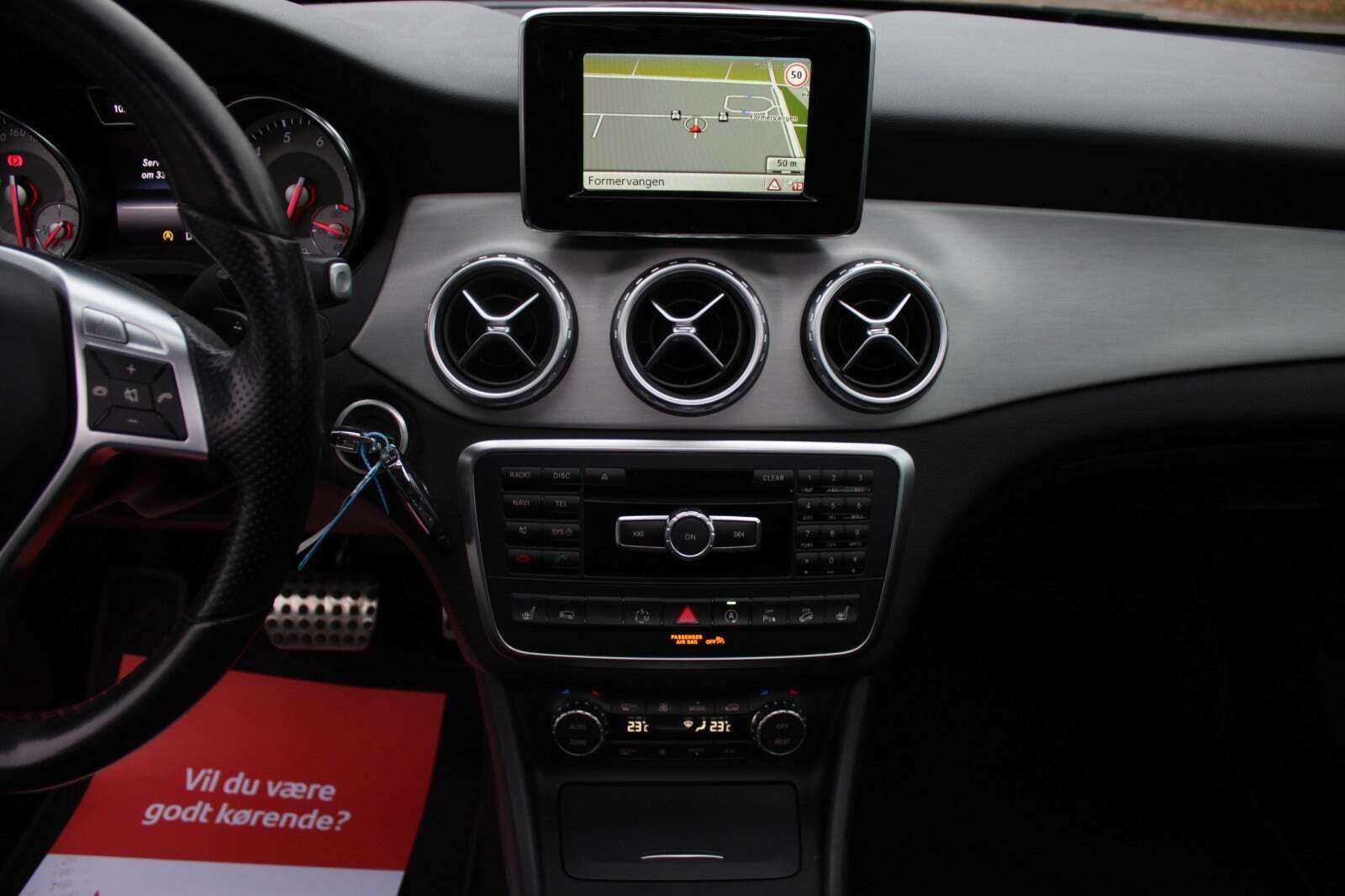 Grå Mercedes GLA250 fra 2015