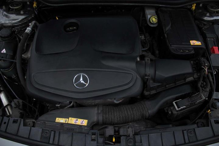 Grå Mercedes GLA250 fra 2015