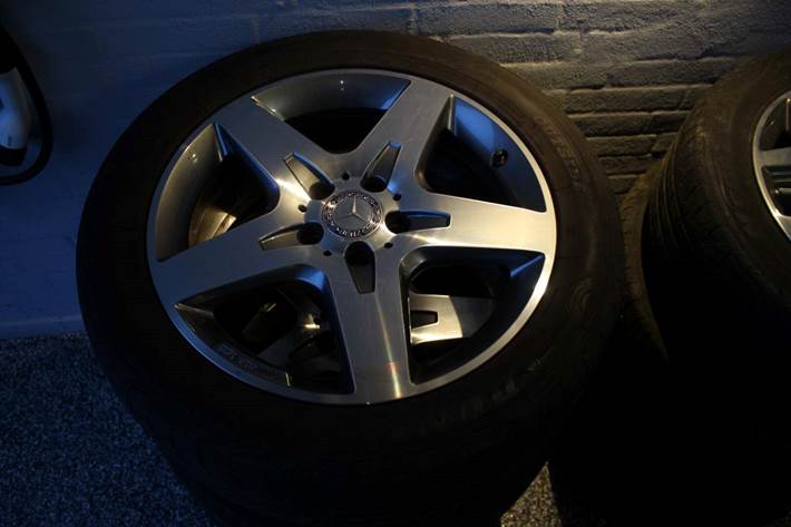 Grå Mercedes GLA250 fra 2015