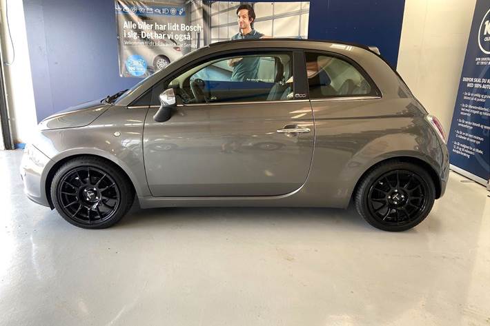 Grå Fiat 500C fra 2015