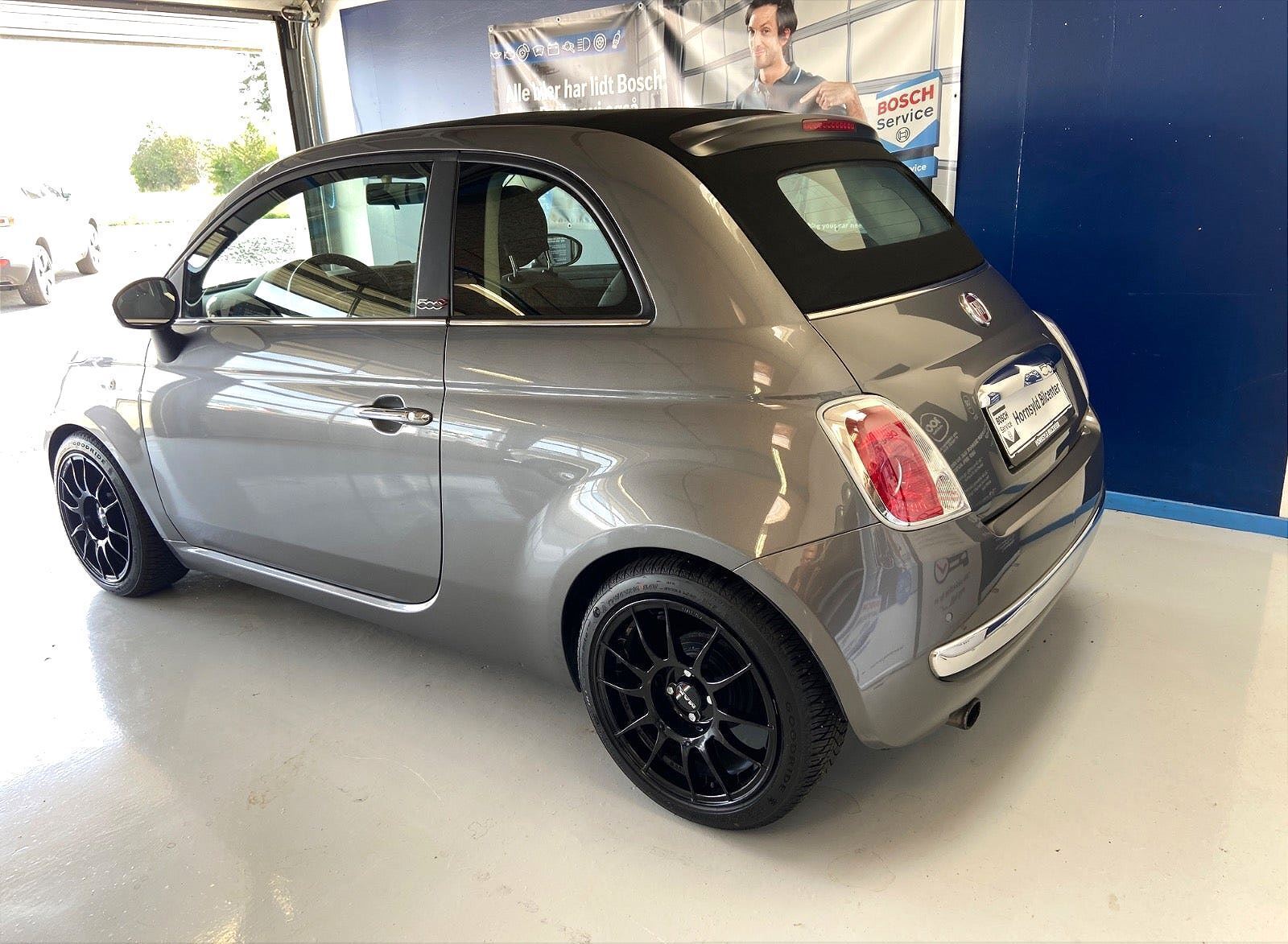 Grå Fiat 500C fra 2015