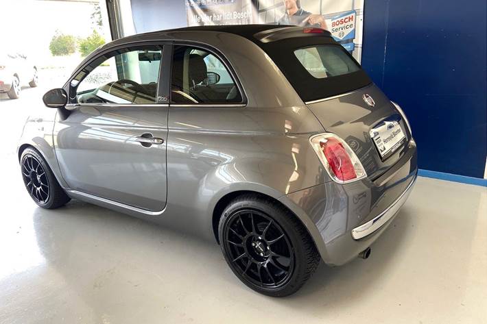 Grå Fiat 500C fra 2015