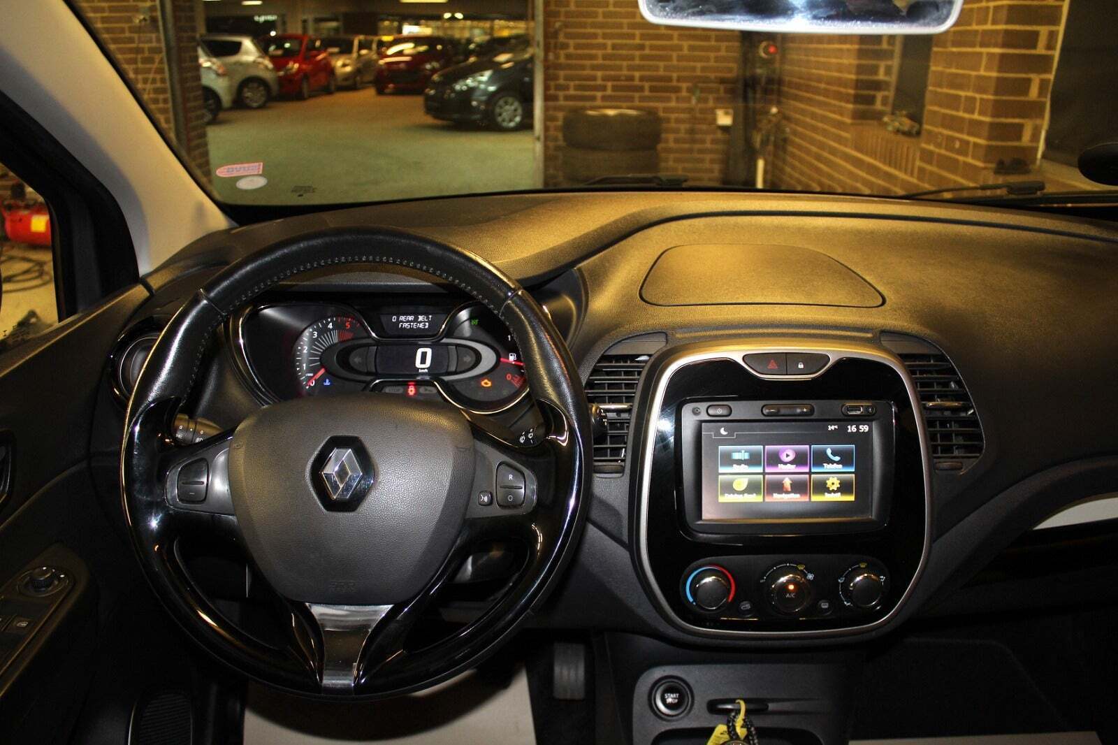 Grå Renault Captur fra 2016