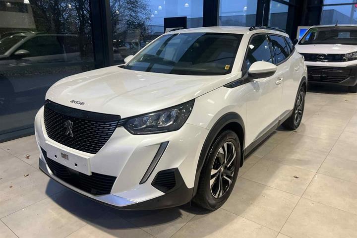 Hvid Peugeot 2008 fra 2020 set udefra