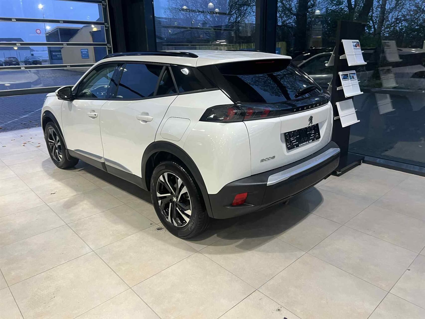 Hvid Peugeot 2008 fra 2020