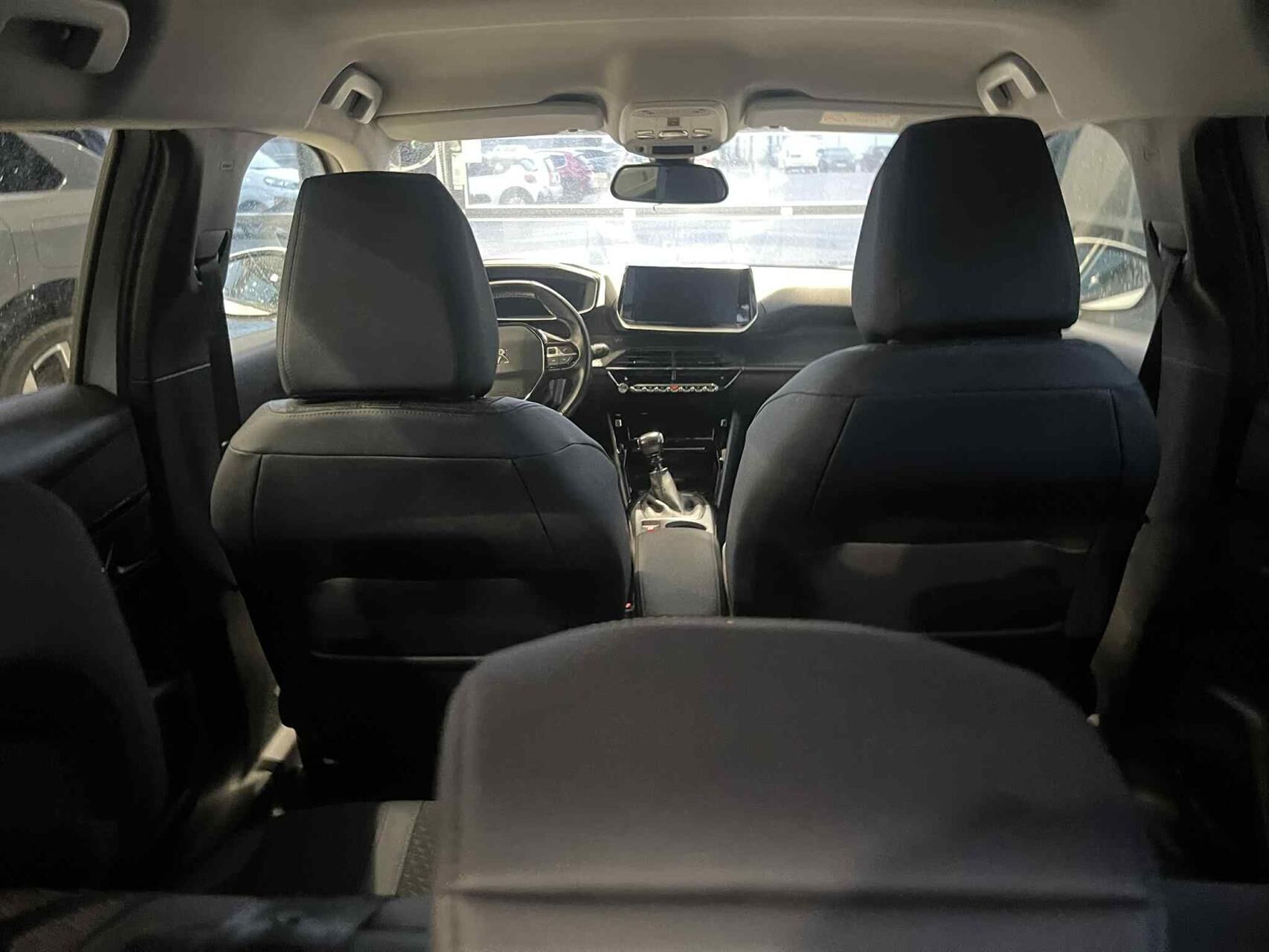 Hvid Peugeot 2008 fra 2020
