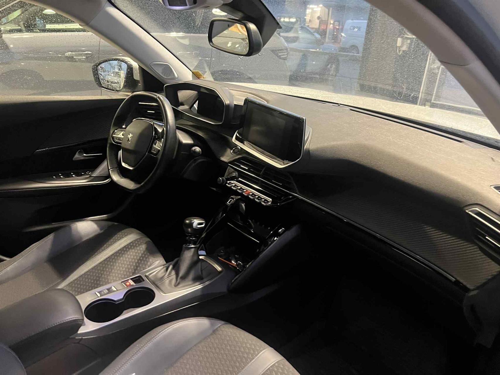 Hvid Peugeot 2008 fra 2020