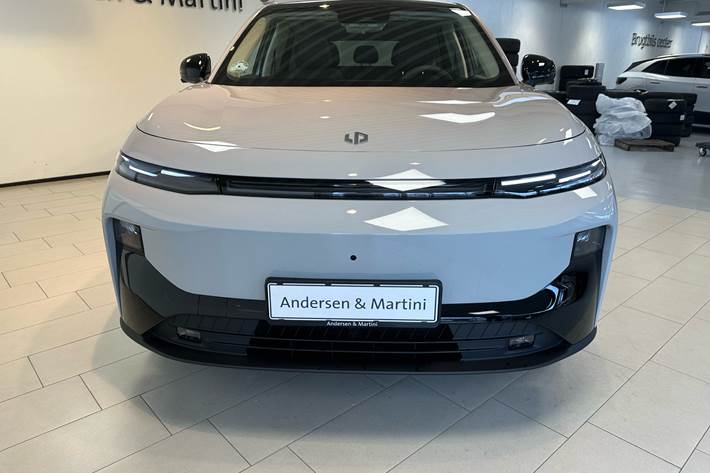 Grå Leapmotor B10 fra 2025 set udefra