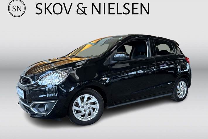 Sort Mitsubishi Space Star fra 2016 set udefra