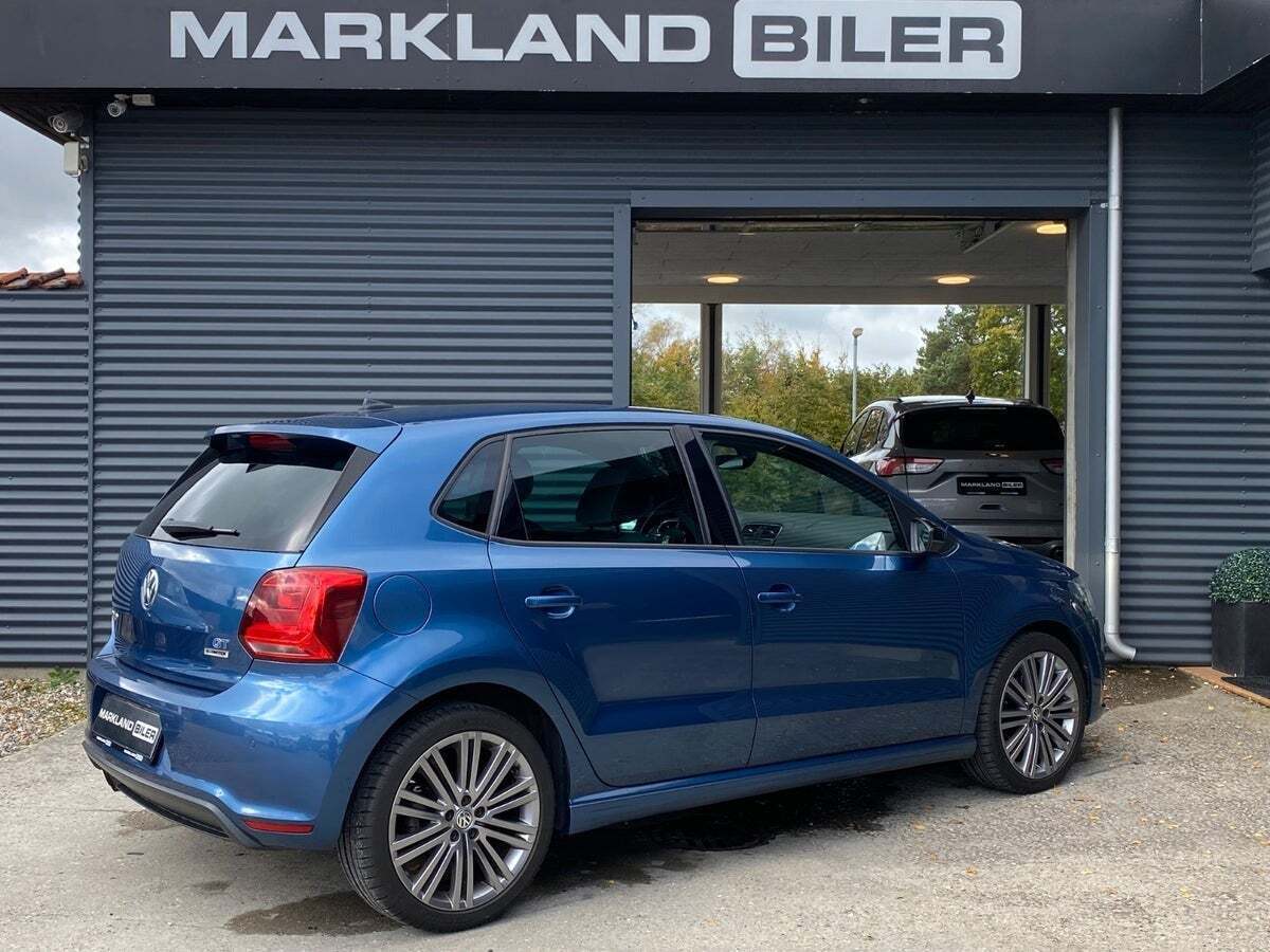 Blå VW Polo fra 2017