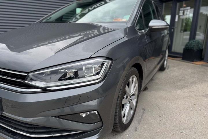 Grå VW Golf Sportsvan fra 2019
