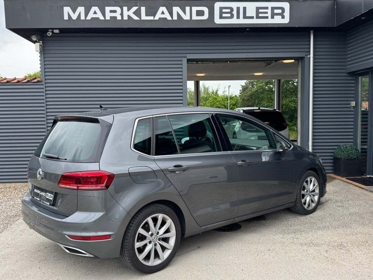 Grå VW Golf Sportsvan fra 2019